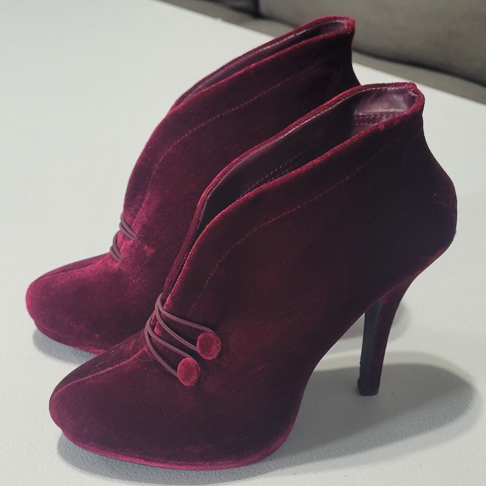 Apt. 9 Stiletto Ankle Booties Heels Size 8 Burgundy Velvet Split Front Button